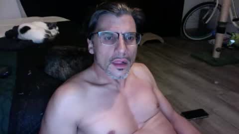 cuddlebug696969 online show from April 3, 2026, 4:43 am