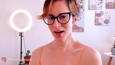 Leonela online show from September 14, 2025, 7:35 pm