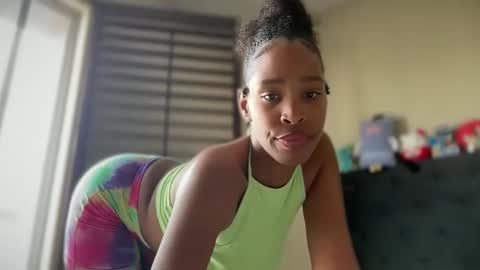 cum2charmxx online show from April 19, 2026, 10:01 pm