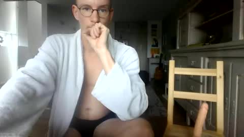 Snapshot of cum_swallow_bi chatting on June 8, 2026, 4:29 pm cum_swallow_bi online show from June 8, 2026, 4:29 pm