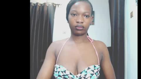 cumebony_petit online show from April 21, 2026, 7:03 am
