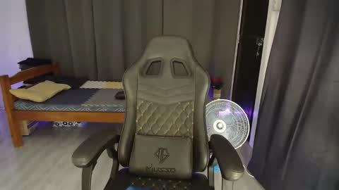 cummingyu online show from November 6, 2025, 1:23 pm