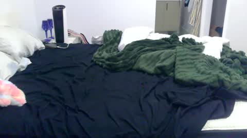 cumtowa online show from September 10, 2025, 9:37 pm