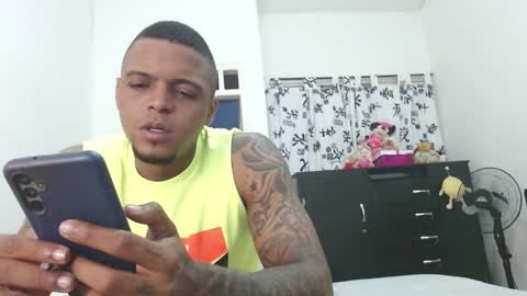 dominic and julieta... independent models online show from January 3, 2025, 10:41 am