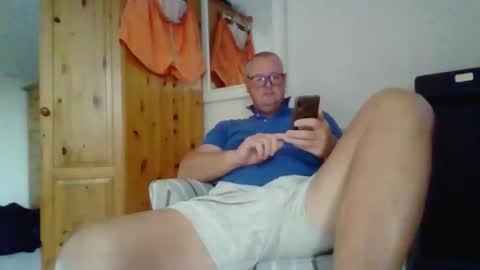 Snapshot of curiousax77 chatting on October 7, 2025, 9:06 am curiousax77 online show from October 7, 2025, 9:06 am