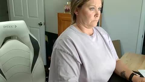 curious couple online show from February 3, 2025, 6:28 pm