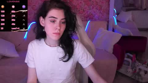 curleyblueeyes online show from March 27, 2026, 2:17 pm