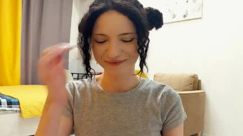 Snapshot of curlixiee chatting on May 1, 2026, 11:31 pm Kira online show from May 1, 2026, 11:31 pm
