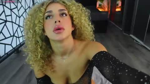 Snapshot of curlyanto chatting on June 11, 2026, 10:57 am Antonia online show from June 11, 2026, 10:57 am