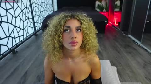 Snapshot of curlyanto chatting on June 17, 2026, 10:39 am Antonia online show from June 17, 2026, 10:39 am