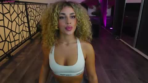 Snapshot of curlyanto chatting on July 21, 2026, 6:21 pm Antonia online show from July 21, 2026, 6:21 pm