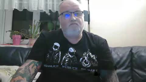 curtus14 online show from December 8, 2024, 9:41 pm