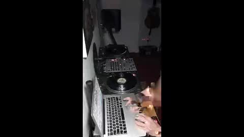 curvelover1977 online show from December 21, 2025, 2:08 am