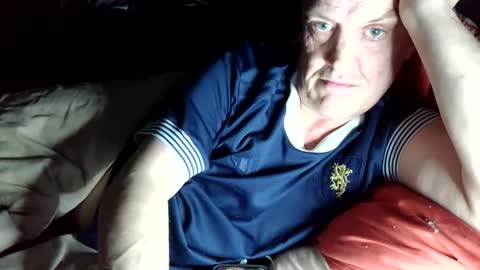 curvelover1977 online show from May 17, 2026, 3:37 am