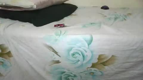 curvey_brown_girl online show from May 23, 2026, 8:35 pm