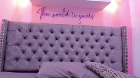 curvy_bigass18 online show from February 8, 2026, 7:06 pm