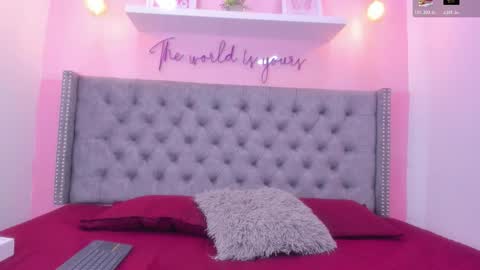 curvy_bigass18 online show from February 26, 2026, 9:03 pm