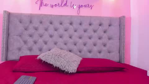 curvy_bigass18 online show from February 27, 2026, 8:42 pm