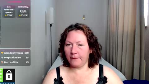 curvy_girlz online show from September 30, 2025, 5:01 am