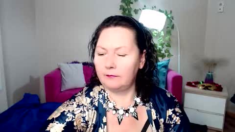 curvy_girlz online show from November 28, 2025, 5:37 pm