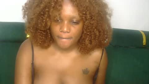 Snapshot of curvy_vee chatting on June 20, 2026, 1:47 pm vee online show from June 20, 2026, 1:47 pm