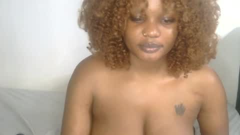 Snapshot of curvy_vee chatting on June 26, 2026, 11:31 pm vee online show from June 26, 2026, 11:31 pm