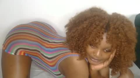 Snapshot of curvy_vee chatting on July 8, 2026, 12:04 am vee online show from July 8, 2026, 12:04 am