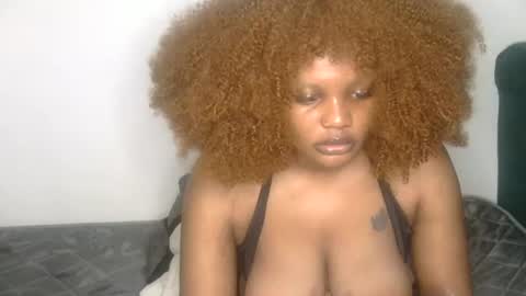 Snapshot of curvy_vee chatting on July 17, 2026, 11:17 am vee online show from July 17, 2026, 11:17 am