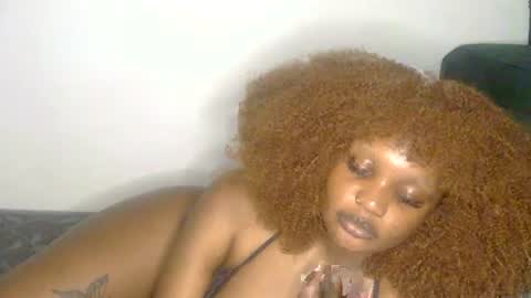 Snapshot of curvy_vee chatting on July 17, 2026, 11:20 pm vee online show from July 17, 2026, 11:20 pm