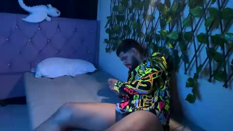 curvyandking online show from August 5, 2026, 4:37 am