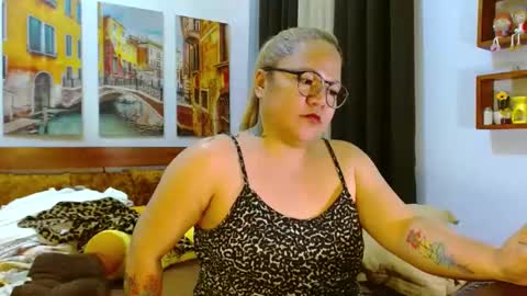 Snapshot of curvycherry4u chatting on January 12, 2025, 7:32 am C H E R R Y online show from January 12, 2025, 7:32 am