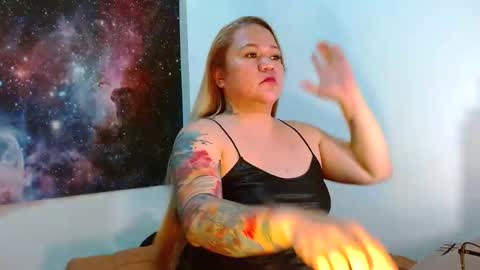 Snapshot of curvycherry4u chatting on October 29, 2025, 4:04 am C H E R R Y online show from October 29, 2025, 4:04 am