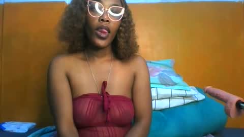 curvylyin online show from April 7, 2026, 3:40 am