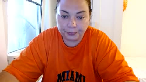 Snapshot of curvymomylore chatting on June 3, 2026, 11:24 am Lore online show from June 3, 2026, 11:24 am