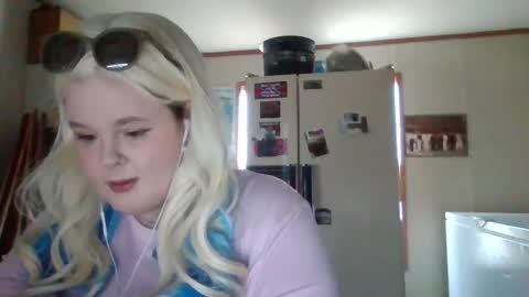 dahlia -kim online show from March 8, 2025, 4:17 pm