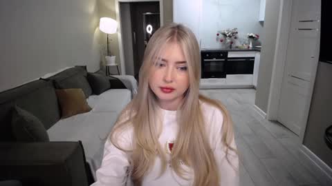 Kira  online show from February 4, 2026, 1:06 pm