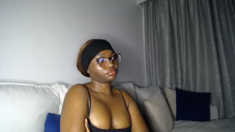 Liya online show from April 21, 2026, 1:42 am