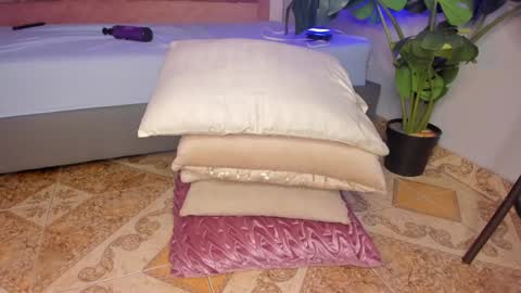 Stacy online show from December 7, 2024, 2:42 am