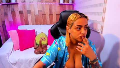    Independent Model online show from January 11, 2025, 11:13 pm