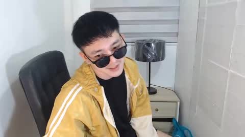 Snapshot of cute_enzo24 chatting on December 13, 2024, 6:00 am cute_enzo24 online show from December 13, 2024, 6:00 am