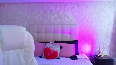 Sofa  online show from April 20, 2026, 12:30 pm