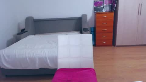 cute_jes online show from January 27, 2025, 5:26 pm