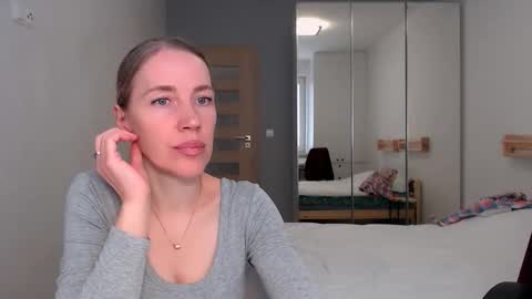 cute_lion_ online show from April 19, 2026, 1:10 pm