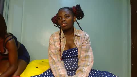 cute_lorna online show from April 21, 2026, 1:42 am