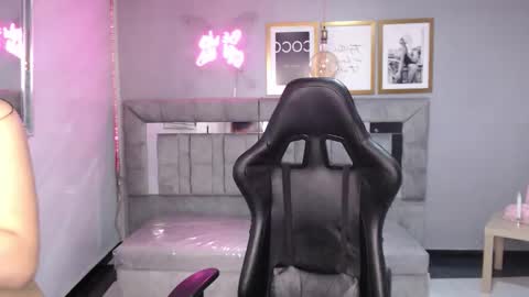 Martina online show from November 21, 2025, 8:18 pm