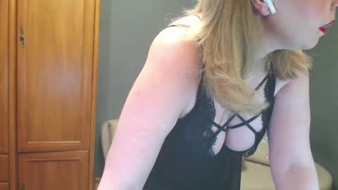 cute_phoenix online show from May 15, 2026, 4:47 pm