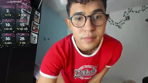 cute_sammy_1 online show from November 19, 2025, 3:01 pm