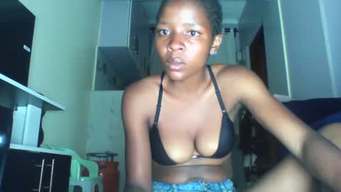 Snapshot of cute_sexy3 chatting on April 14, 2026, 11:00 pm SHARON online show from April 14, 2026, 11:00 pm
