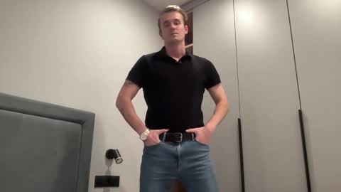 cute_skywalker online show from October 7, 2025, 4:37 pm