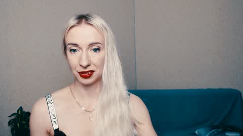 cute_smile_shy online show from January 30, 2025, 11:34 pm